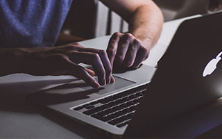 开云体育官网-双线程烧脑防守！密歇根如何瓦解康大夺冠？感受“四换一蹲”的精妙！